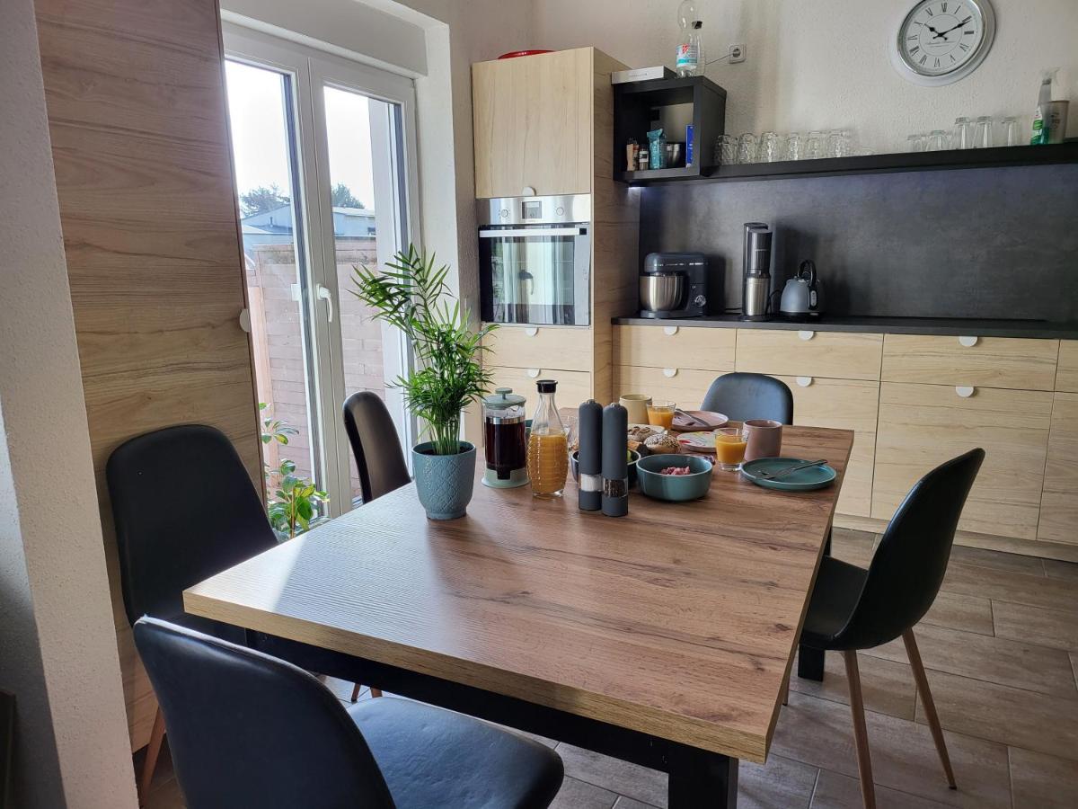 Modernes Behagliches Haus Mit Kamin, Terrasse Und Garten Magdeburg Exterior foto
