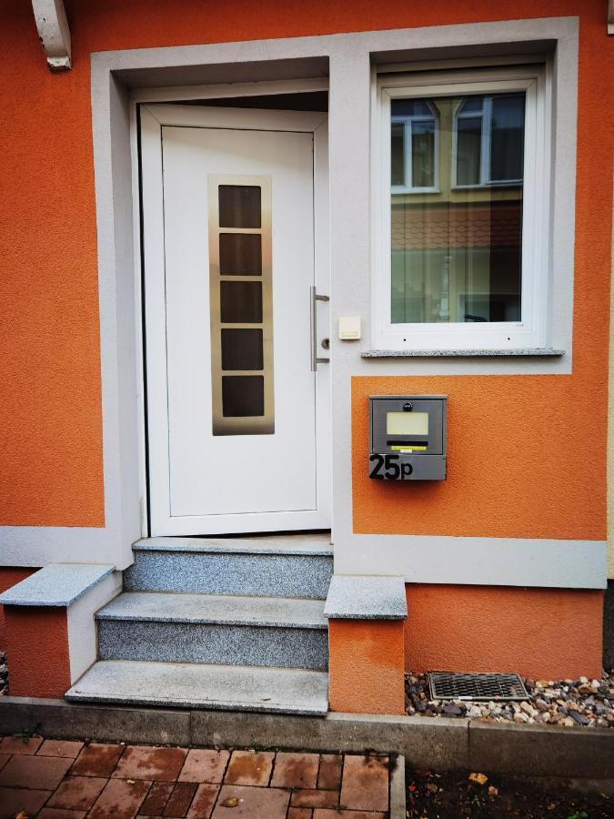 Modernes Behagliches Haus Mit Kamin, Terrasse Und Garten Magdeburg Exterior foto