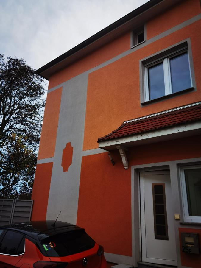 Modernes Behagliches Haus Mit Kamin, Terrasse Und Garten Magdeburg Exterior foto